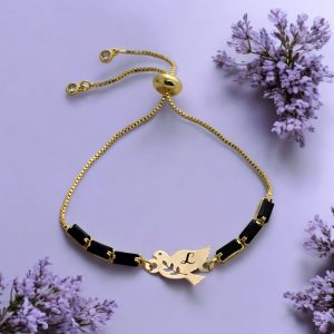 14 Ayar Altın Plakalı Harfe Özel Zincirli Siyah Taş Desenli Kuş Figürlü Hediye Bileklik-378