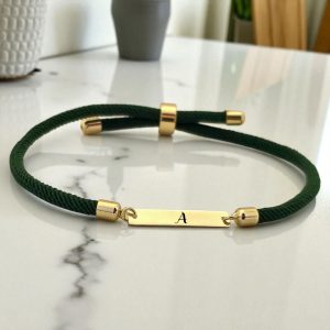 14 Ayar Altın Plakalı Harfe Özel Dikdörtgen Motifli Koyu Yeşil İpek Örgülü Hediye Bileklik-554