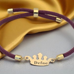 14 Ayar Altın Plakalı İsme Özel Taç Motifli Mor İpek Örgülü Hediye Bileklik-622