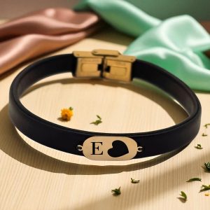 14 Ayar Altın Plakalı Harfe Özel Kalp Detaylı Oval Figürlü Doğal Siyah Derili Hediye Bileklik-557