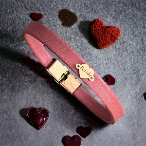 14 Ayar Altın Plakalı İsme Özel Kalp Motifli Açık Pembe Derili Hediye Bileklik-545