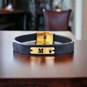 14 Ayar Altın Plakalı Harfe Özel Hakiki Siyah Derili Taç Figürlü Hediye Bileklik-581