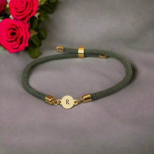 14 Ayar Altın Plakalı Harfe Özel Yeşil İpek Örgülü Yuvarlak Figürlü Hediye Bileklik-579