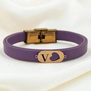 14 Ayar Altın Plakalı Harfe Özel Kalp Detaylı Oval Motifli Doğal Mor Derili Hediye Bileklik-558